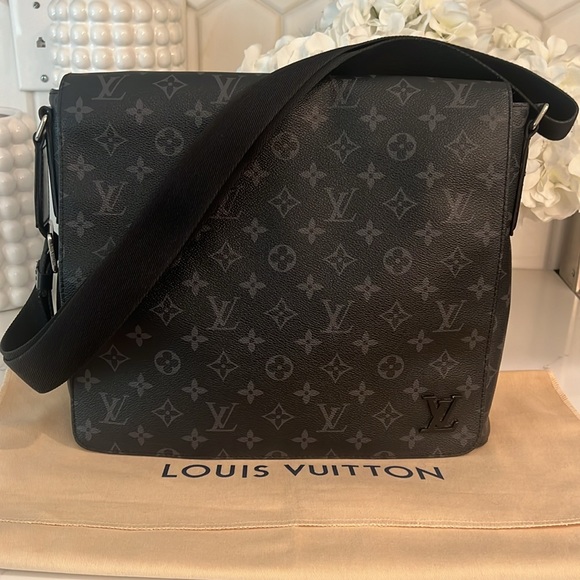 LOUIS VUITTON DISTRICT MESSENGER BAG MONOGRAM CANVAS ECLIPSE MM LARGE - Picture 1 of 17